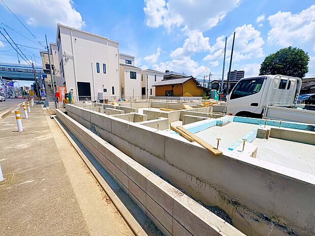 わが家を訪れる誰もが、ここでは声が一段と弾む。(令和7年7月 撮影)