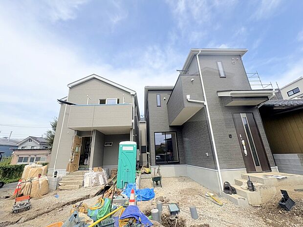 18帖のLDKはダイニングと寛ぐスペースを分けやすく、家具が配置しやすい間取り。(令和7年9月撮影)