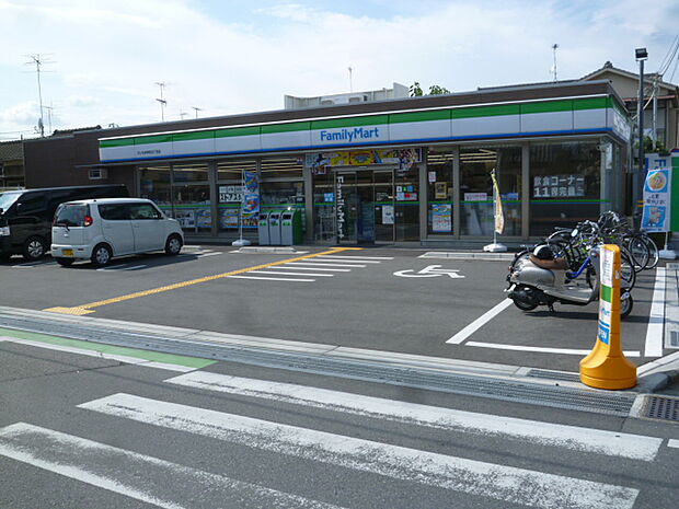 ファミリーマートさいたま栄和五丁目店まで約400m