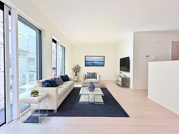 採光良好なこの空間なら、快適に季節の移ろいを感じます。※現況写真にCG加工がされています。