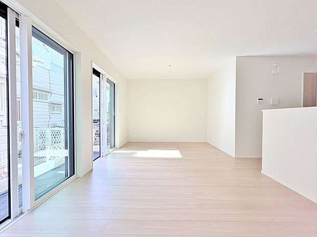 採光良好なこの空間なら、快適に季節の移ろいを感じます。