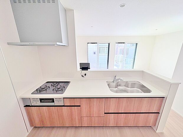 落ち着きのあるカラーで統一された清潔感と気品あふれるキッチン。