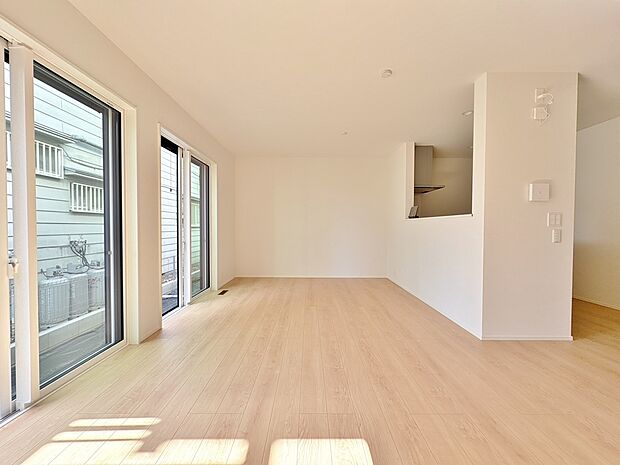 採光良好なこの空間なら、快適に季節の移ろいを感じます。