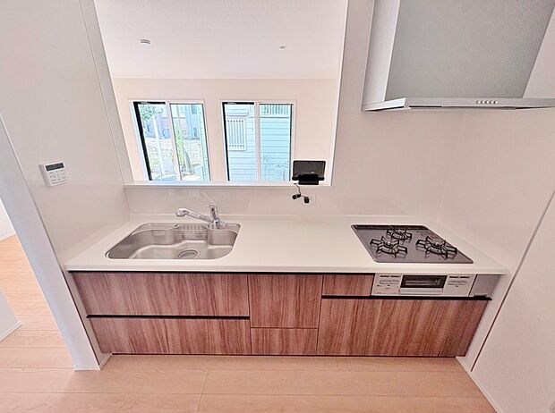 使い易いシステムキッチンで作られる料理で今日も食卓は笑顔いっぱい。