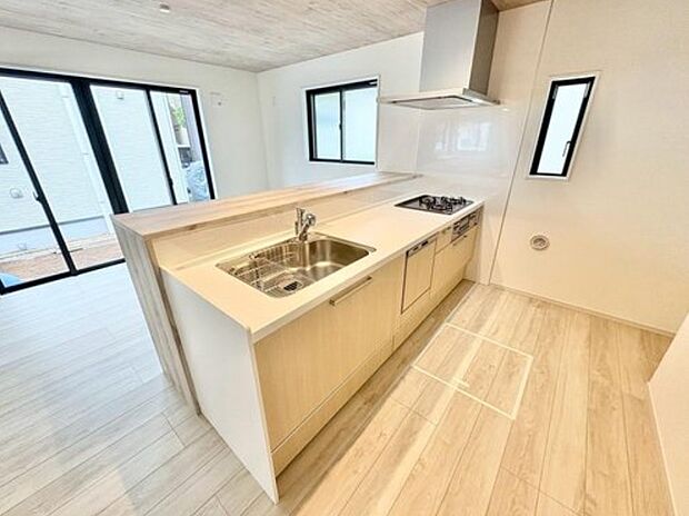 落ち着きのあるカラーで統一された清潔感と気品溢れるキッチン。