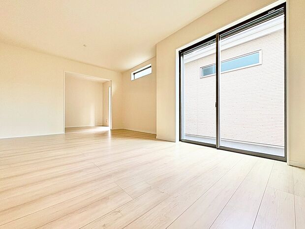 リビングダイニングに面した窓から、明るく照らすことができるＬＤＫ。