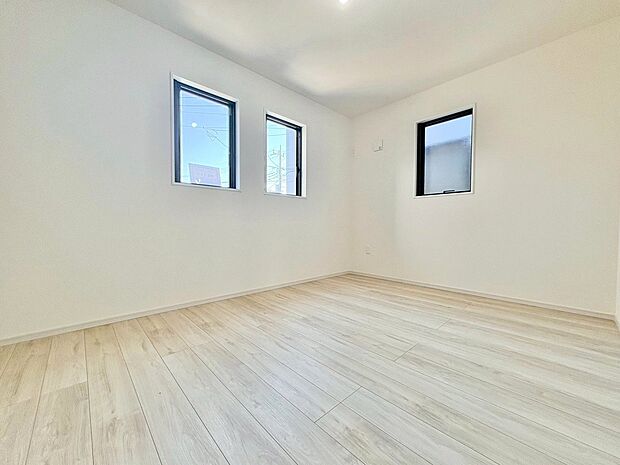 忙しい日常から解放されるような寝室。