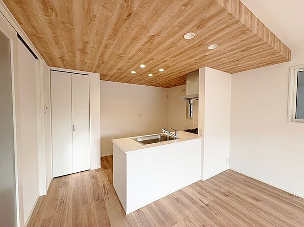 会話の弾むキッチンは自然とご家族の中心に。