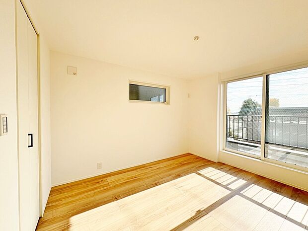 6.9帖の主寝室には広々WICを備えています。