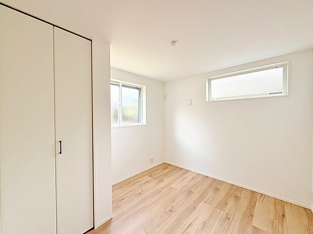 4.5帖のサービスルームは在宅ワークや趣味のスペースとしても活躍します。