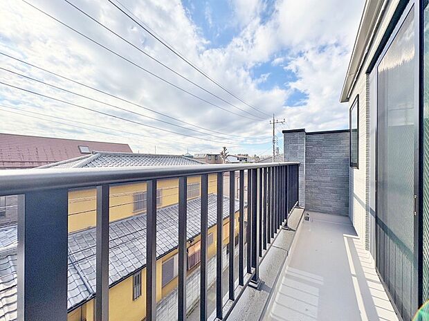 通風・採光にも優れ、心地よい光と風があふれています。