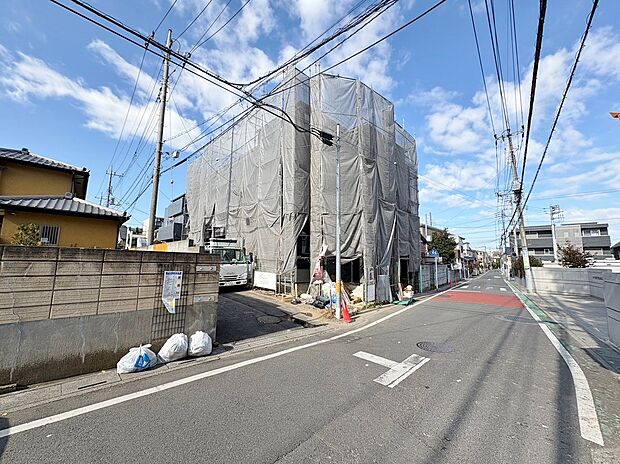 採光通風を確保した心地よいリビング空間を2階に設けました。(令和7年11月 撮影)