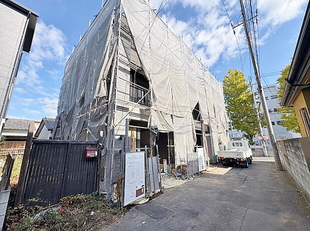 リビングには床暖房が設置され楽しい時間をより快適にしてくれます。(令和7年11月 撮影)