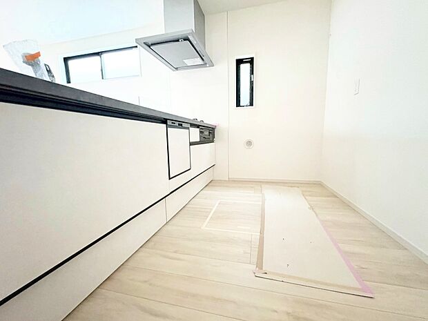 こだわり抜いたキッチンは居心地の良さだけでなく、統一感ある空間に仕上げました。