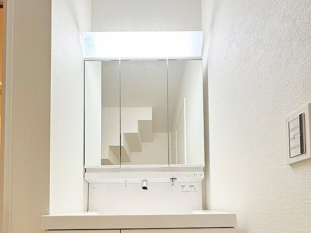 無駄のないデザインとしっかり使える収納力を備えています。