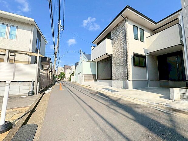 小・中学校まで徒歩10分以内でお子様の通学も安心です。