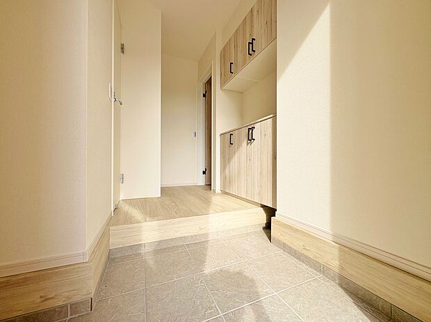 玄関ドアを開けた瞬間、その煌びやかさに感動する空間に出会う。