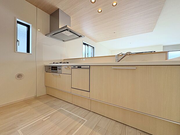 食洗機付きのシステムキッチン。使いやすくお手入れもラクラク。