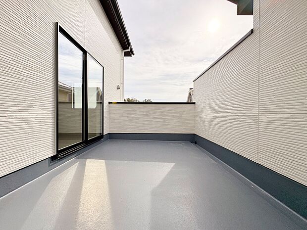 通風・採光にも優れ、心地よい光と風があふれています。