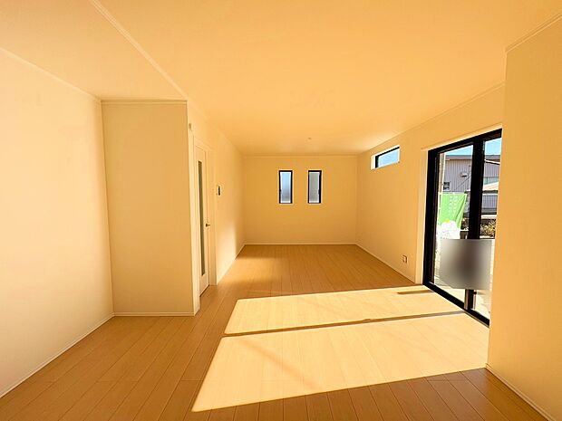 キッチンからリビング全体を見渡せます。