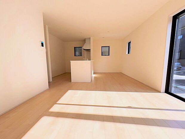 16帖のLDKは対面式キッチンを採用しています。