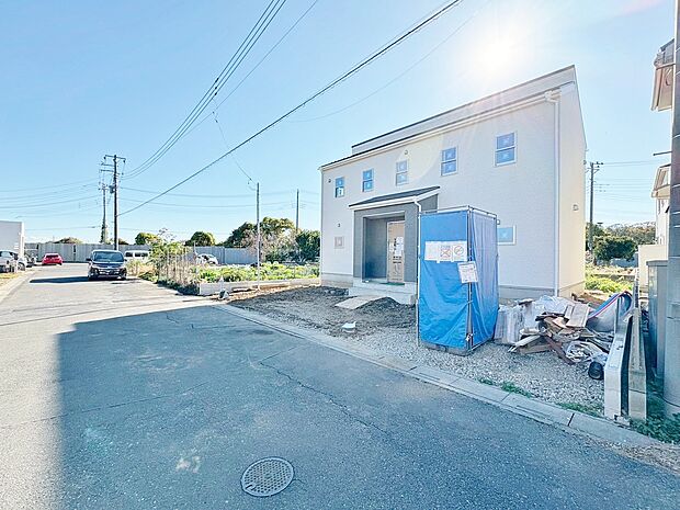 ＬＤＫ横に続き間の和室がある間取りで落ち着いた中でゆったりと寛げます。(令和7年11月 撮影)