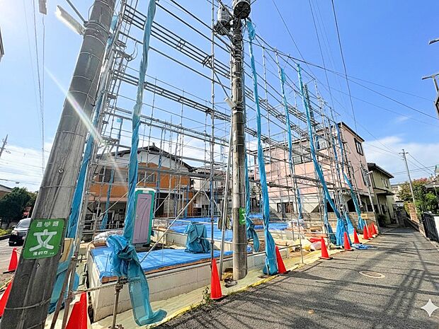 外構を美しく飾るのも戸建住宅ならではの愉しみ。(令和7年9月 撮影)