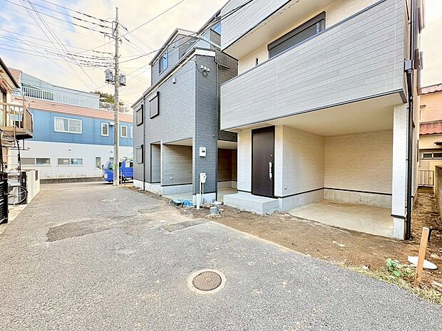 ビルトインガレージを採用したカースペースです。(令和7年12月 撮影)