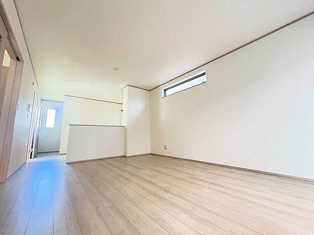 17帖のLDKには大容量収納可能なパントリースペースを備えています。