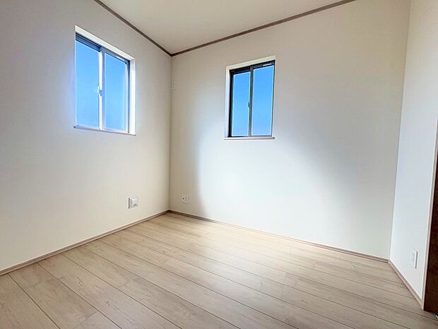 2面採光で通風も良好です。