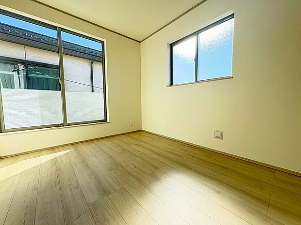 全居室二面採光、二部屋から行き来できる続きバルコニーを配置しています。