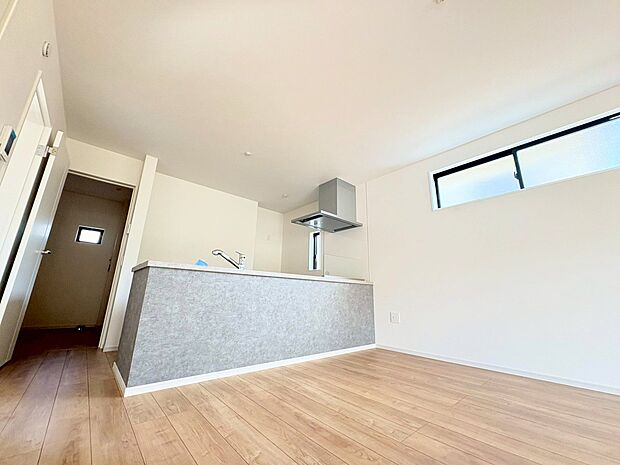 リビングダイニングを中心とした快適な暮らしは毎日の家事も楽しめそう。