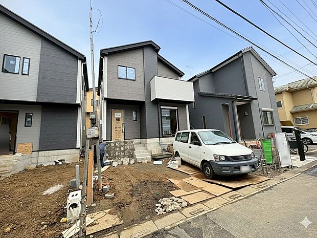 LDK広々21帖。折上天井を採用し、開放感のある空間。(令和7年10月 撮影)