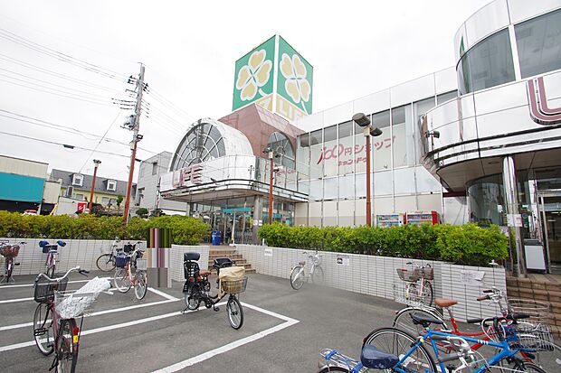 ライフ指扇店まで約1200m