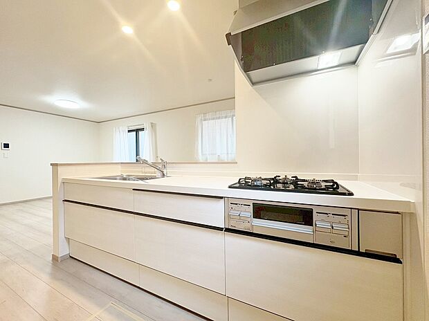 明るく開放的な空間が広がる、キッチン・ダイニング・リビング。