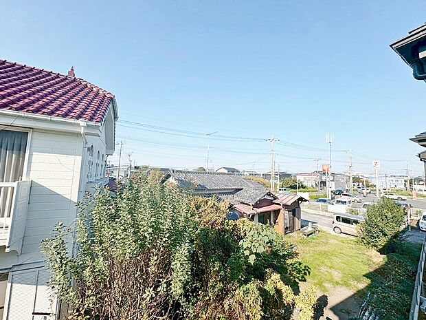 バルコニーに出た時、頬をなでる優しい風を感じます。