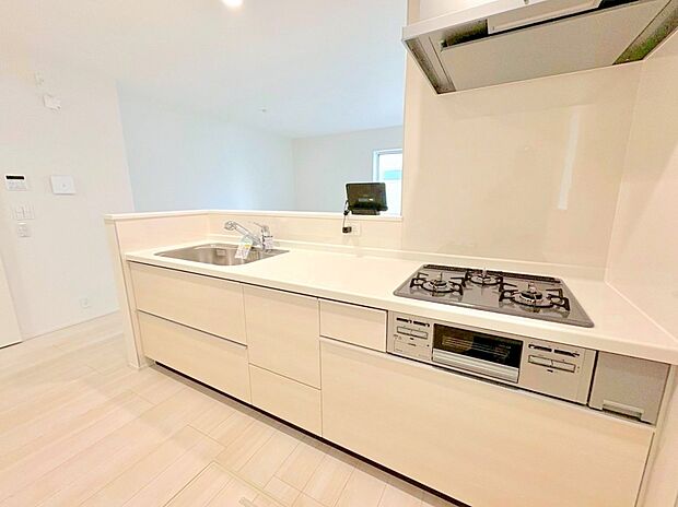 使い易いシステムキッチンで作られる料理で今日も食卓は笑顔いっぱい。