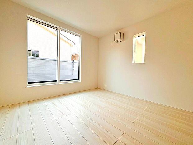 忙しい日常から解放されるような寝室。