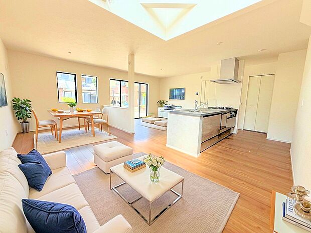 過ごす時間にゆとりを与えてくれるわが家自慢の場所。※現況の物件写真にＣＧによる画像処理がされています。