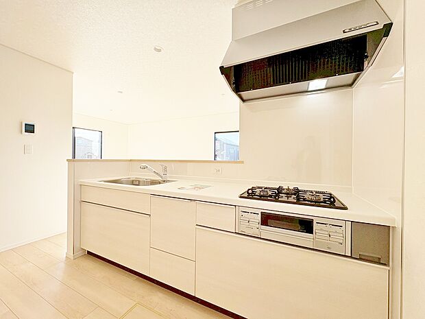 こだわり抜いたキッチンは居心地の良さだけでなく、統一感ある空間に仕上げました。