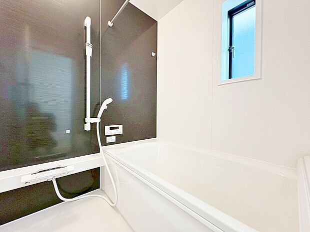 黒のアクセントパネルを使用することで高級感を演出しました。