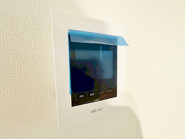 誰が来ても分かるように、モニター付きインターホンを設置。