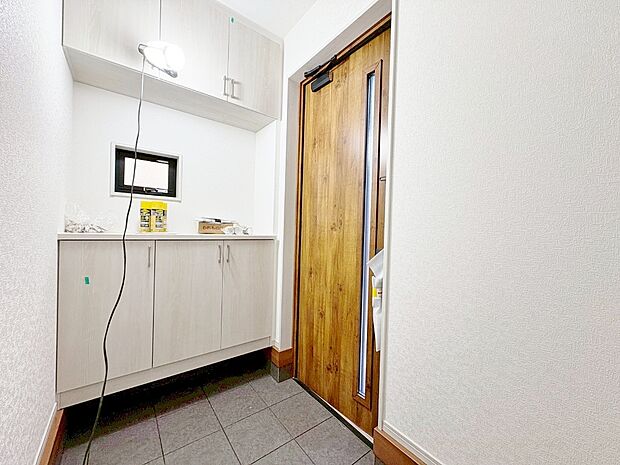 季飾のお花やグリーンを飾ってマイホームを創り上げてください。