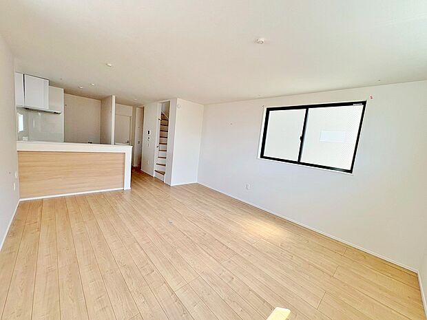 リビング床暖房完備で寒い季節も快適に過ごせます。