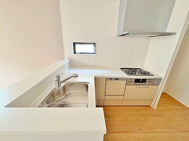 食洗機付きのL字型キッチンです。