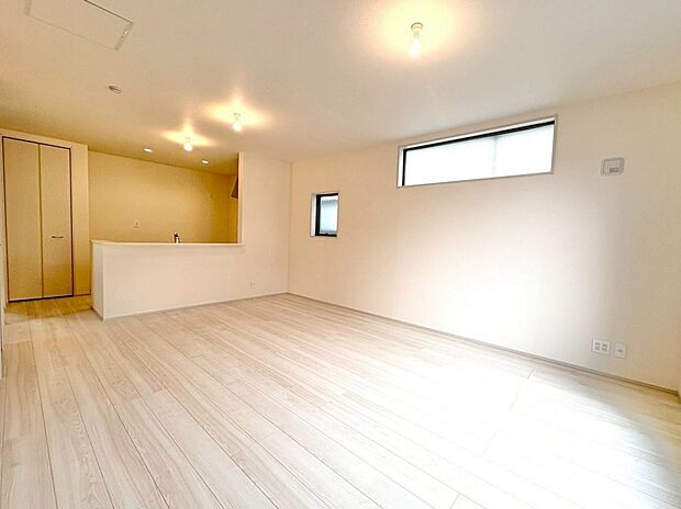 明るく開放的な空間が広がるキッチン・ダイニング・リビング。