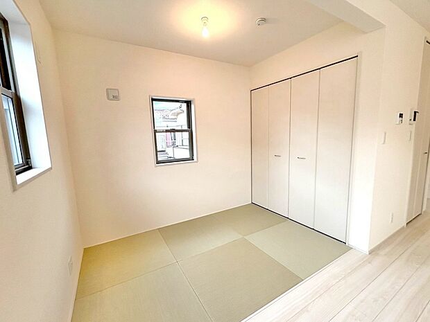 お昼寝や憩いの場にもぴったりのタタミコーナー。