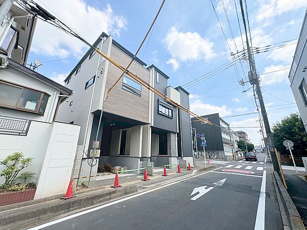 建物の居住性に拘った邸宅は「安らぎ」と「快適」を実現。(令和7年8月 撮影)
