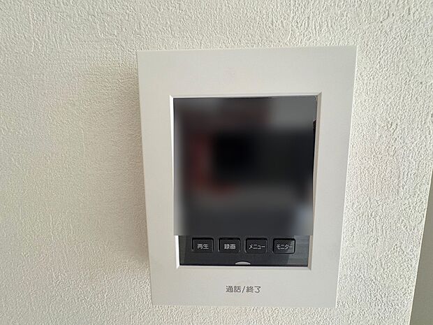 誰が来ても分かるように、モニター付きインターホンを設置。
