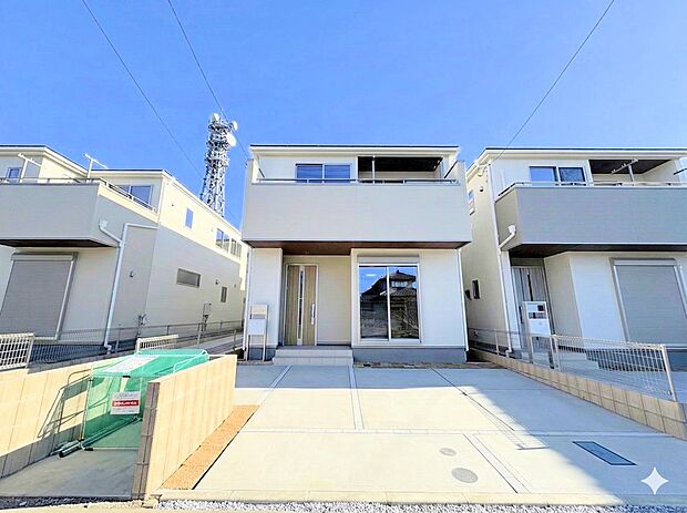 スーパー、コンビニ、ドラッグストアなどが徒歩圏内にございます。